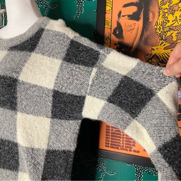 CYRUS Black & White Plaid Fuzzy Soft Scoop Neck Long Sleeve Sweater Size M - Picture 3 of 10